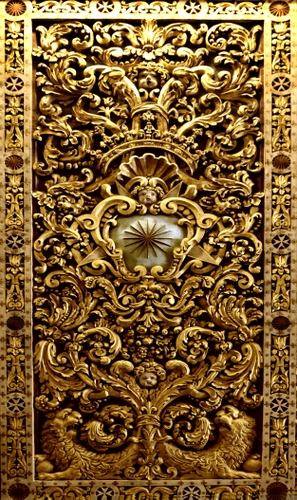 Immagine con oro, soffitto, decorazioni, figure, pannello, dorato, porta, leoni, cornice