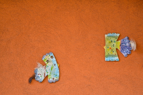 Immagine con uccelli, arancione, due, muro, piume, minimalismo, ali, colori, disegni