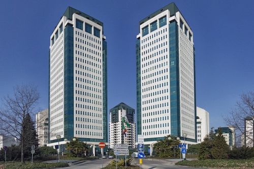 Immagine con grattacieli, palazzi, cielo, finestre, città, due, bianco, segnali, azzurro, quartiere, moderno, gemelli