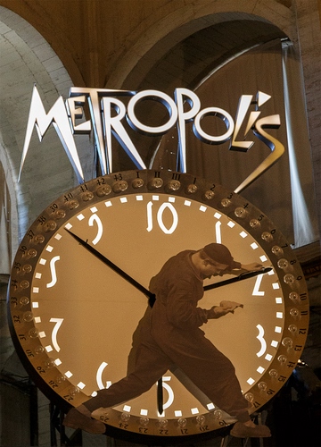 Immagine con orologio, ore, lancette, marrone, numeri, cinema, film, uomo, insegna, operaio, ora, figura