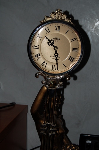 Immagine con numeri, lancette, orologio, ore, romani, ora, quadrante