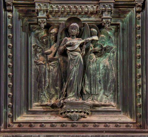 Immagine con angelo, ali, bronzo, bassorilievo, mandolino, quadro, musica, formella, statua
