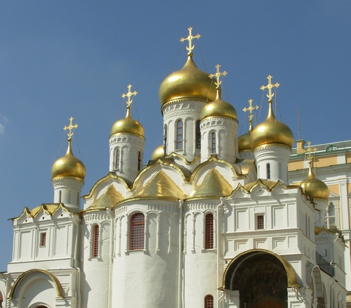 Immagine con cupole, oro, croci, chiesa, bianco, finestre, ortodossa