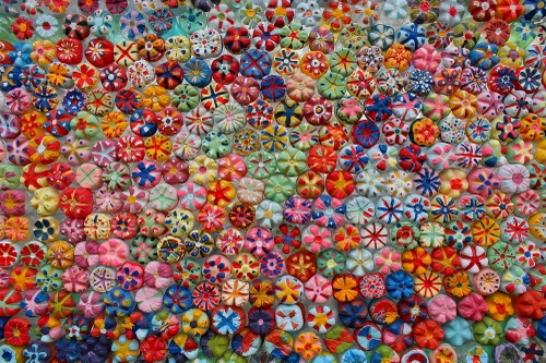 Immagine con colori, giallo, rosso, multicolore, caramelle, verde, fiori, rosa