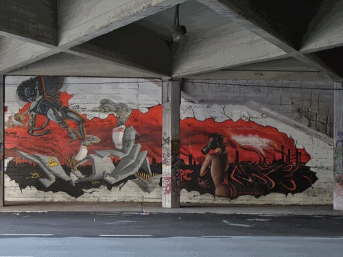 Immagine con rosso, murales, strada, colonna, pilastro, murale, disegno, quadrati, nero, sottopasso, muro