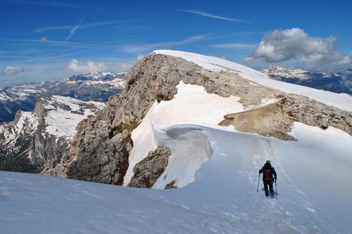 Immagine con neve, montagna, sciatore, montagne, nuvole, bianco, rocce, cielo, inverno, panorama