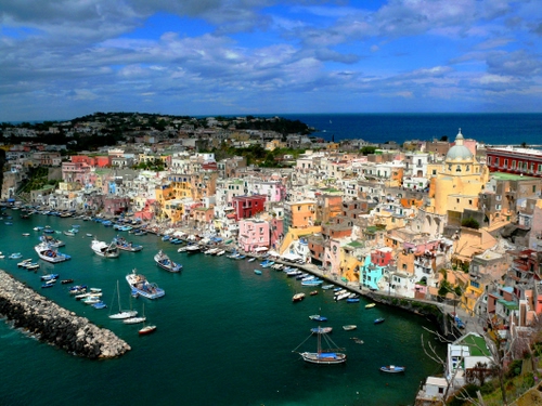 Immagine con mare, porto, barche, panorama, borgo, colori, case, paese