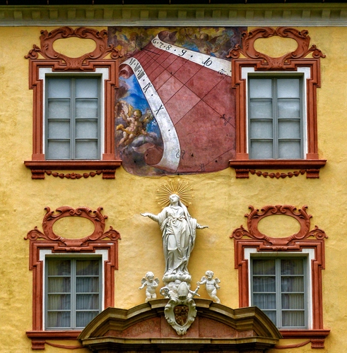 Immagine con finestre, meridiana, statua, quattro, madonna, facciata, angeli, putti