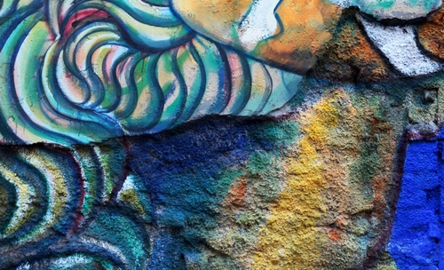 Immagine con colori, astratto, murales, curve, azzurro, multicolore, giallo, blu, muro