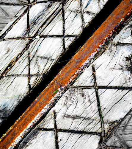 Immagine con ruggine, legno, ferro, astratto, croci, tavole, linee, diagonale