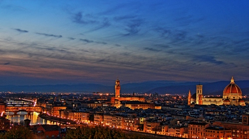 Immagine con firenze, panorama, cupola, fiume, città, tramonto, ponte, cielo, luci
