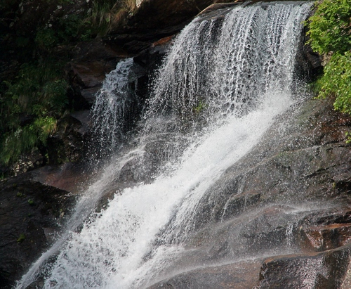 Immagine con acqua, cascata, rocce, roccia, verde, salto, bianco, fiume, natura, schiuma