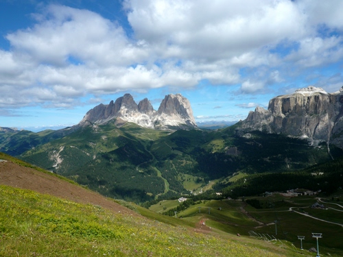 Immagine con nuvole, panorama, montagne, verde, montagna, prati, valle, cime, prato, dolomiti, monti, alberi