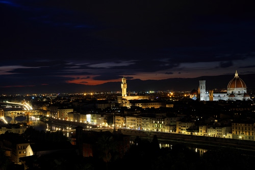 Immagine con notturno, cupola, firenze, luci, panorama, notte, fiume, città, ponte, campanile, torre