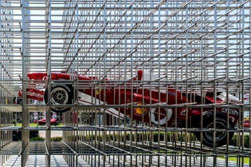 Immagine con ferrari, rosso, gabbia, ruote, automobile, quadrati, ferro, tubi, auto