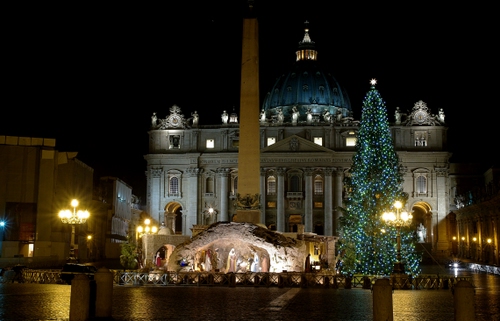 Immagine con natale, presepe, basilica, piazza, obelisco, albero, lampioni, roma, cupola, chiesa, notturno