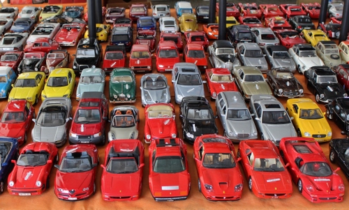 Immagine con rosso, giallo, grigio, nero, modellini, collezione, macchine, giocattoli, automobili, macchinine, verde, colori, auto