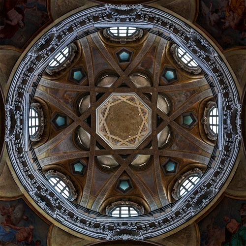 Immagine con cupola, finestre, cerchio, interno, chiesa, geometrie, ottagono, soffitto, cerchi, affreschi, simmetria