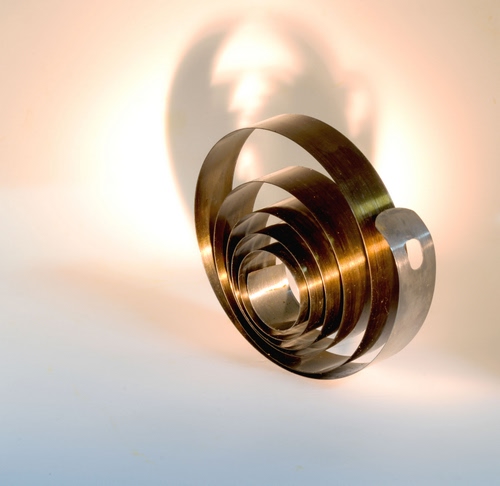 Immagine con spirale, ombra, molla, metallo, acciaio, luce