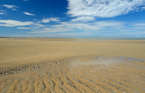 Immagine con nuvole, sabbia, spiaggia, cielo, mare, orizzonte