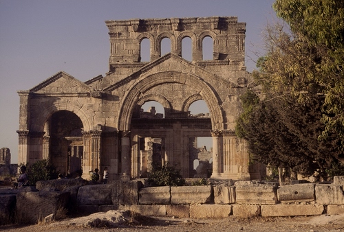 Immagine con arco, archeologia, pietre, archi, rovine, ruderi, pietra, rudere, rovina, albero, colonne, chiesa, piante, antichità