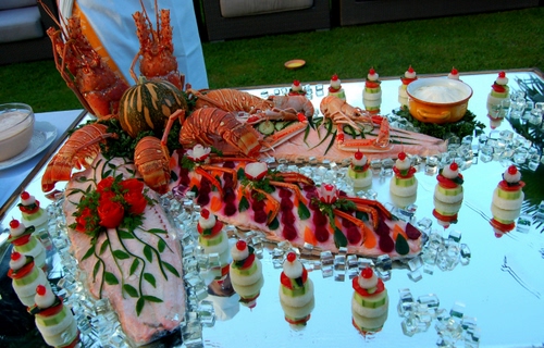 Immagine con ghiaccio, pesce, cibo, aragoste, crostacei, tavola, antipasti, tavolo, astici, sushi