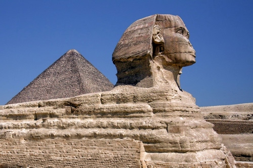 Immagine con piramide, sfinge, cielo, egitto, azzurro, profilo, pietra, monumento, scultura, roccia, statua
