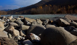 fiume, alberi, sassi, acqua, montagne, massi, riva, montagna, rocce, lago, autunno