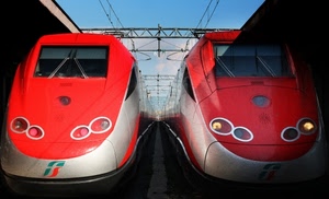 rosso, due, treni, stazione, ferrovia, binari, fili, fanali, fari