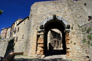 arco, mura, case, cielo, porta, finestre, mattoni, vicolo, strada, azzurro, via, borgo, blu, palazzi, ombre, porte, pietra, scorcio