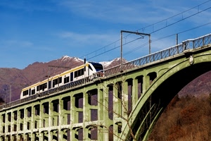 ponte, treno, montagne, ferrovia, cielo, verde, arco, neve, montagna, ferro, fili, pali, alberi