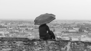 ombrello, panorama, bianconero, pioggia, muretto, persona, città, muro