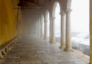 nebbia, colonne, archi, panchina, portici, portico, porticato, panchine, prospettiva, auto