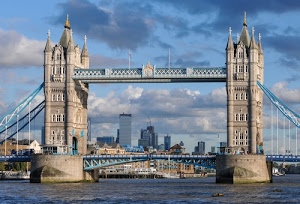 torri, ponte, fiume, londra, cielo, grattacieli, tamigi, acqua, azzurro, nuvole, città, finestre, guglie, palazzi