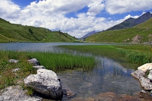 nuvole, lago, acqua, montagna, montagne, erba, verde, rocce, sassi