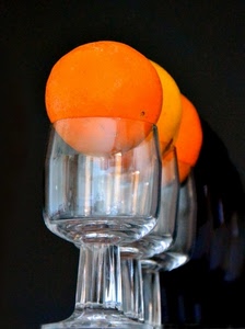 bicchieri, arance, vetro, tre, arancione, nero, arancio, frutta, fila