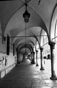 bianconero, colonne, archi, portico, lampioni, porticato, finestre, strada, bicicletta, lampione, portici, capitelli, prospettiva