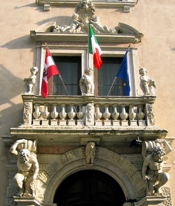 balcone, bandiere, statue, arco, putti, tre, balaustra, finestra, finestre, tricolore