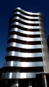 palazzo, balconi, grattacielo, cielo, architettura, piani, argento, curve, metallo, edificio, riflessi, riflesso