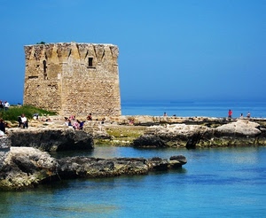 torre, mare, azzurro, scogli, cielo, persone, rocce, acqua, verde, orizzonte, bagnanti