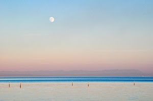 mare, luna, cielo, tramonto, blu, azzurro, orizzonte, acqua, spiaggia, pali, rosa