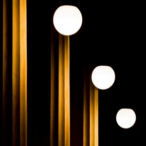 lampioni, tre, nero, colonne, luci, luce, giallo, sfere, bianco, lampade