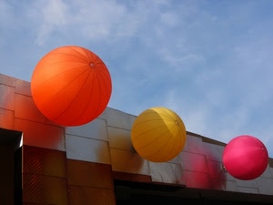 giallo, palloni, cielo, tre, rosa, nuvole, sfere, arancione, arancio, colori, rosso, riflesso, metallo, palle, fucsia, azzurro, riflessi