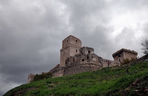 castello, verde, torri, nuvole, erba, prato, torre, cielo, finestre, merli, rovine, collina