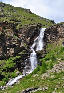 cascata, montagna, acqua, verde, erba, rocce, nuvole, torrente, roccia, cielo, cascate, piante, muschio
