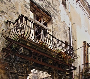 balcone, ringhiera, ferro, finestra, rudere, travi, vecchio