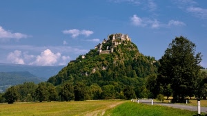 alberi, strada, collina, montagna, castello, nuvole, paese, paesaggio, borgo, verde, panorama, cielo