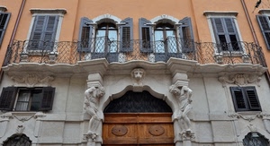 finestre, balcone, portone, ringhiera, persiane, balconi, liberty, statue, palazzo