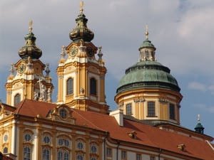 finestre, cupole, cupola, chiesa, abbaini, tetto, croce, croci, verde, giallo, cattedrale, campanili, orologio