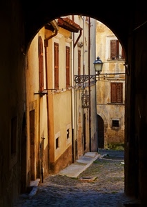 lampione, arco, finestre, vicolo, case, persiane, borgo